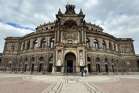 Fuga dalla città Passeggiata della città di Dresda con i puzzle