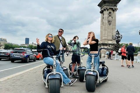 2 hour Sights Guided Scrooser Tour in Munich