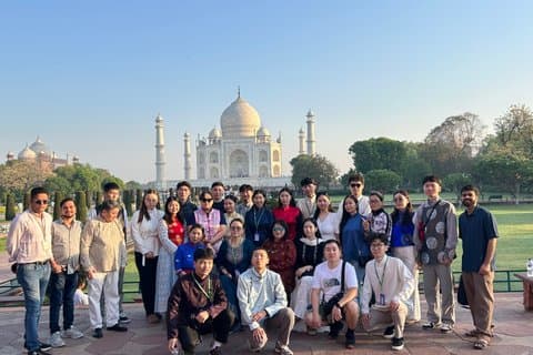 Private Luxury Same-Day Taj Mahal Tour by Flight from Mumbai