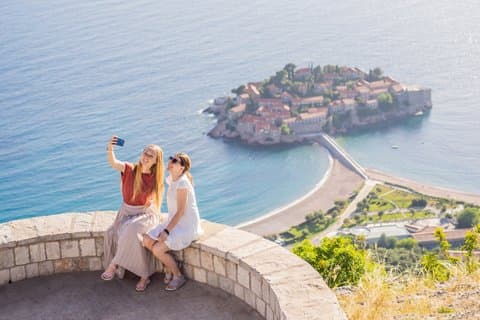 Dagstur till Montenegro: Budva, St Stephen, Shkodra från TIRANA