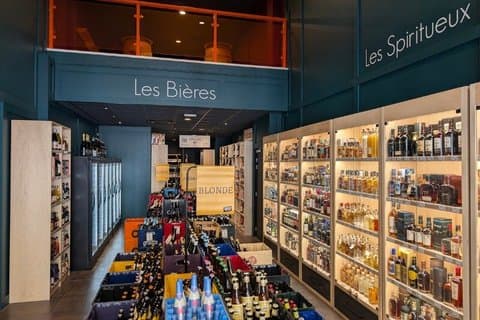Øv engelsk i en Marseille vinbar med en lokal