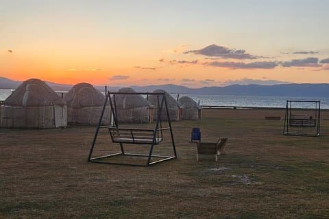 3 Day Song Kul e Issyk Kul Jeep Tour com Yurt Stay Horse Riding