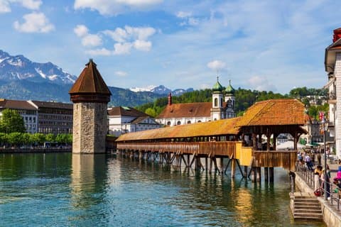 チューリッヒ発ルツェルンプライベート半日旅行＆チョコレート体験