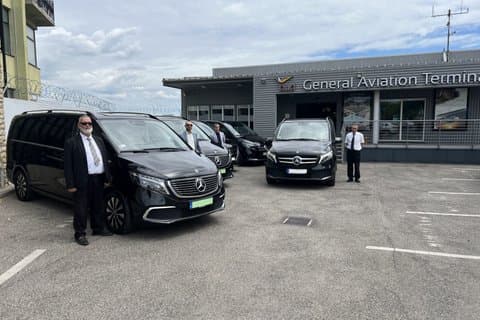 Budapest Privater Flughafentransfer in die Stadt oder zum BUD Flughafen Tür 2 Tür