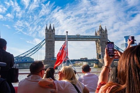 London River Story - Privat helgedagstur med båt og land