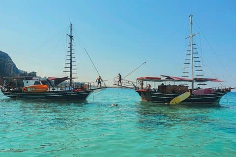 Baignade en bateau à Céphalonie et déjeuner grec traditionnel