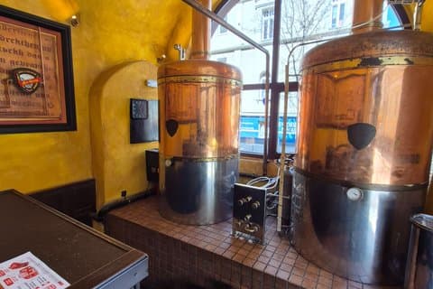 Tour de cerveza artesanal y bares de Sofía con guía