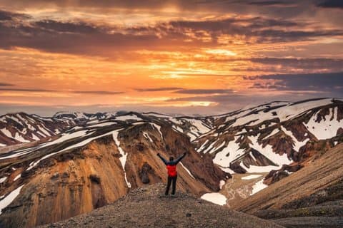 Landmannalaugar Highlands Tour en minibús 4x4 con baño termal