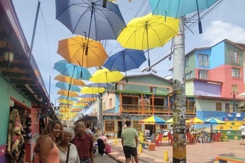 Guatape e Peñol Tour de ônibus com almoço e cruzeiro de barco