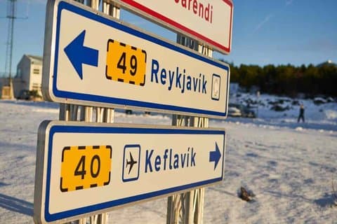 KEF Airport: Private Transfer to or from Reykjavik & Optional BL