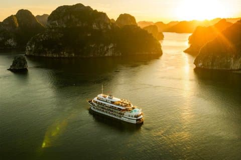 Best of Vietnam in 15 Days: Sapa Trekking, Halong Bay & more