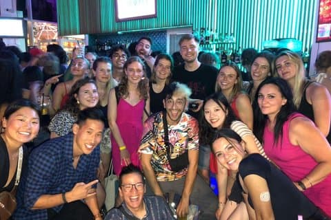 Barcelona Pub Crawl Experience con entrada VIP a discotecas