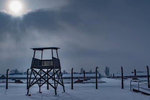 Auschwitz Birkenau Tour autoguidato e guidato con prelievo dall'hotel