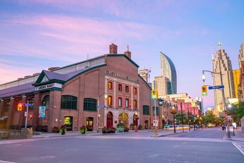 Tour a piedi autoguidato della vecchia Toronto