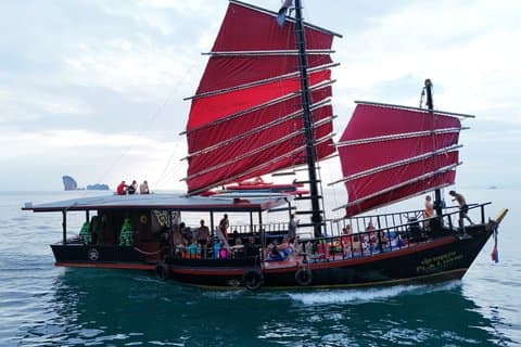 Crucero de buceo al atardecer por la isla de Krabi 4 + natación bioluminiscente