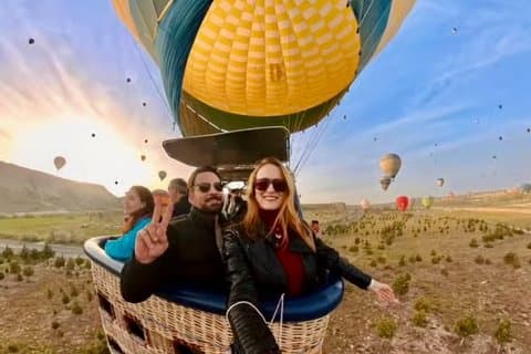 Kappadokien Heißluftballon mit Pickup, Frühstück & Champagner