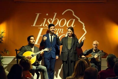 Spectacle de Fado avec vin de Porto à la Lisboa em Fado historique