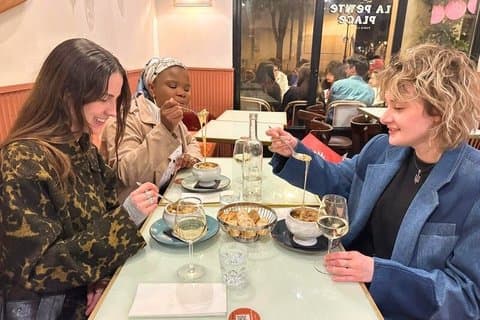 Paris Food Tour mit Französischer Zwiebelsuppe, Rindfleisch Bourguignon & Wein