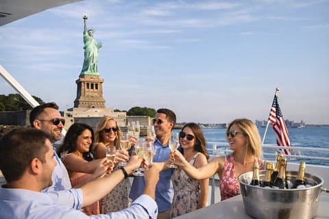 Hoteller i nærheden af Prosecco Sightseeing Cruise Statue of Liberty & Skyline