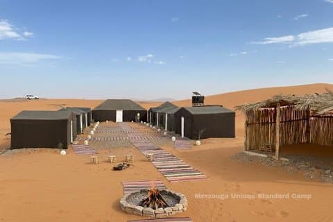 Overnatning i ørkenlejr i Merzouga med kameltur og sandboarding