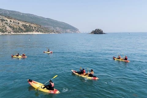 Lisbon: Arrábida Kayak Snorkeling & Sunbeds / Pick-Up Option