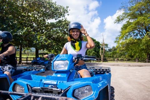 BOGO Adventure : ATV och/eller Ridning och Bad i Ocho Rios