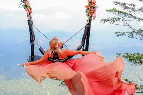 Swing en Ambuluwawa con vistas panorámicas a Kandy