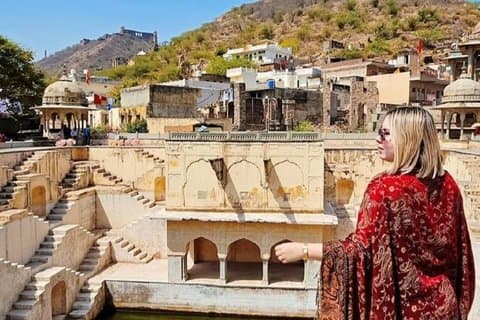 Excursion d'une journée complète à Jaipur en voiture AC avec Guide local