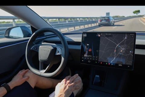 アムステルダムでプライベートAI自動運転テスラ体験