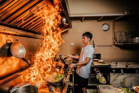 パタヤ・プレートス・フード・ツアー（14＋試食付き）