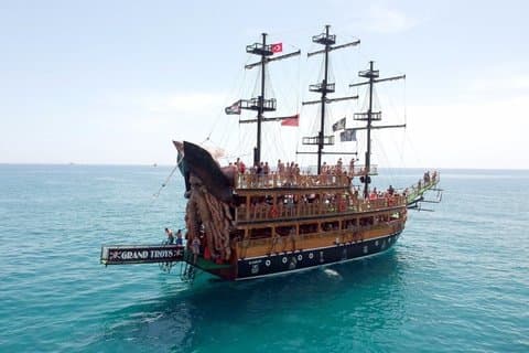 Alanya Pirate Boat Tour with transfer Lunch and Soft Drinks