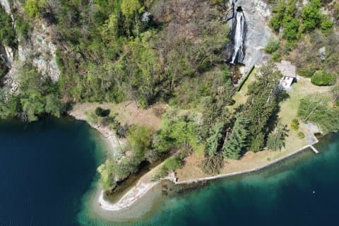 Discover the hidden waterfall of Lake Orta in Sup and Kayak