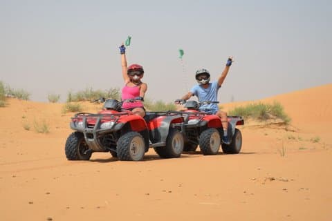 Mega Safari Night Dune Bashing Live Shows og BBQ under stjernene