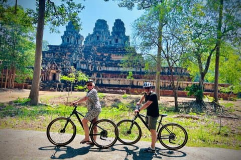 Tour privado a Angkor en bicicleta y templo guiado