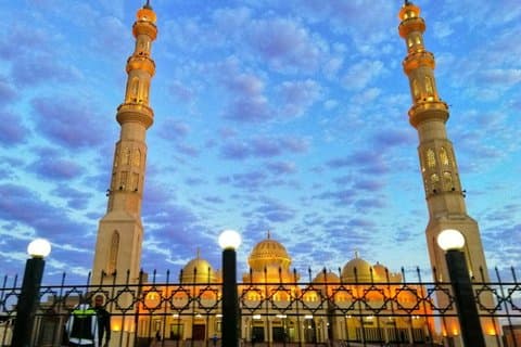 Hurghada : Night City Tour with Handicraft Shopping