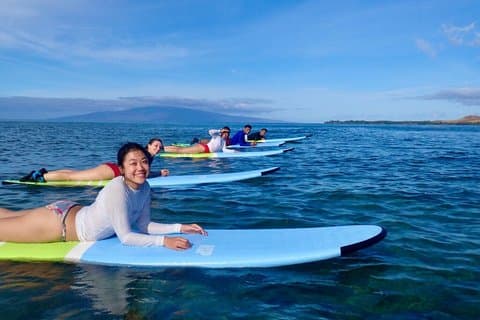 Large Family Surf Lesson Tarifa para 5 + pessoas em Ukumehame Beach