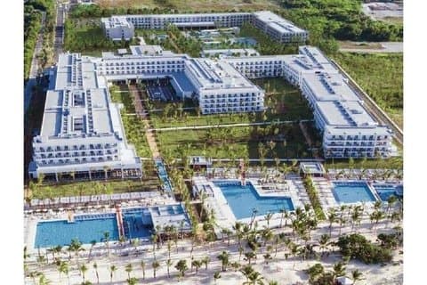 Traslado privado al aeropuerto de Punta Cana desde/hacia Riu Republica Punta C