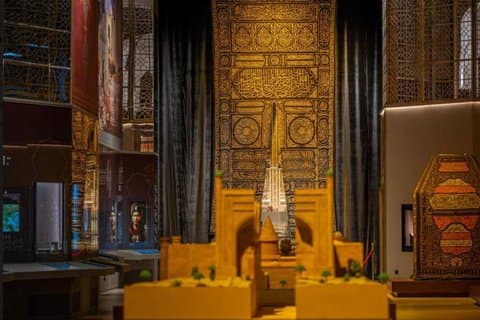 Tour a pie por la noche en Tashkent con información local