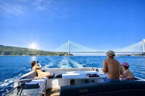 Cruzeiro de almoço de luxo do Bósforo e experiência de natação no Mar Negro