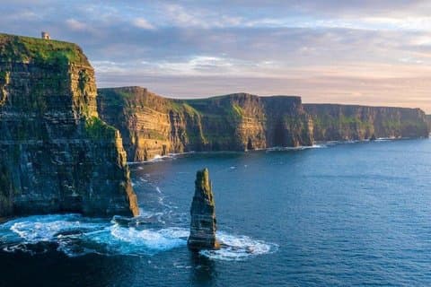 Dublin to Bunratty Castle, Cliffs of Moher, Burren Galway por trem