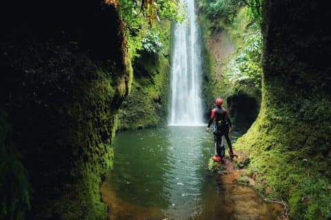 Aventure privée de canyoning personnalisé à São Miguel