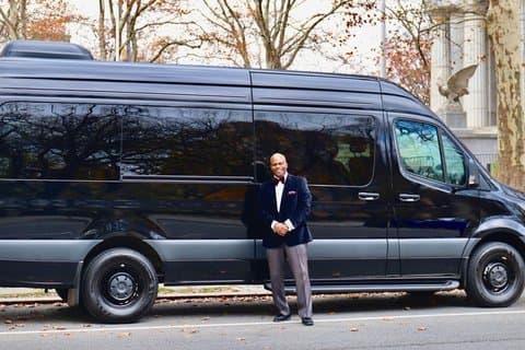 Privat lufthavn transfer i en Mercedes Sprinter van