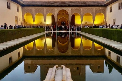Privat guidet aftentur i Alhambra