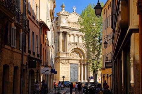 Tour a piedi di Aix en Provence: esplora i luoghi più importanti e le gemme nascoste