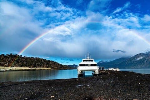 Excursión en barco por los glaciares Balmaceda y Serrano con almuerzo