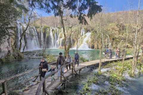 Transfert guidé de Split à Zagreb avec arrêt aux lacs de Plitvice