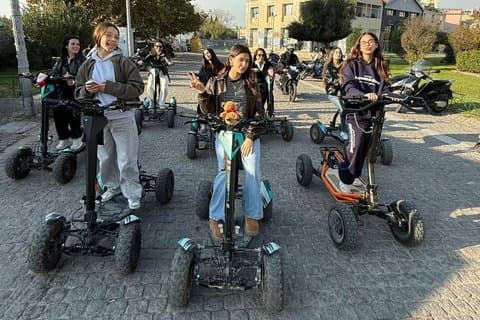 Hoteller i nærheden af Modern Athens Electric 4W Scooter Tour