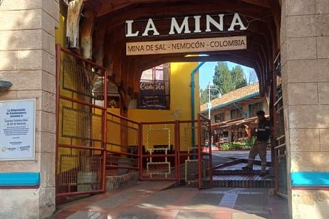 Salzbergwerk Nemocón und Tschechische Wüste von Bogotá aus gesehen