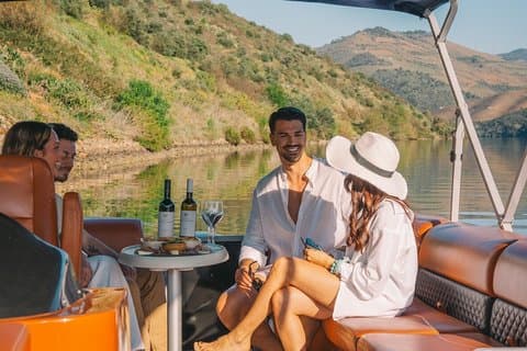 Private Boat tour through the Douro Valley with Drinks Included