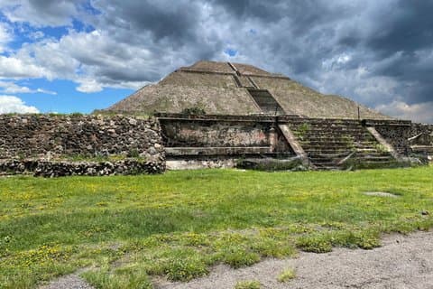Teotihuacan Pyramiden aus San Miguel de Allende